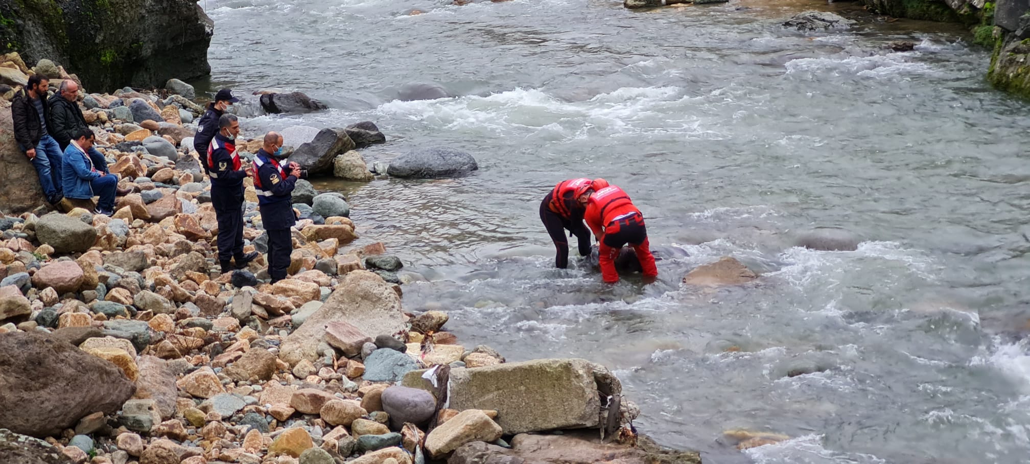 Giresun’da Köprüden Dereye Düşen Kamyonet Sürücüsü Yaşamını Yitirdi