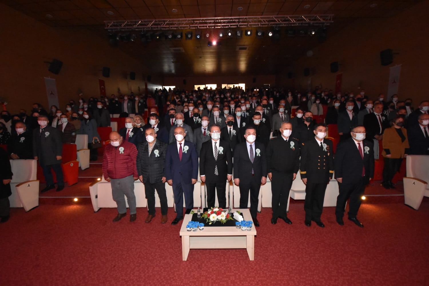 “BİR GÜNEŞ GİBİ ÇOCUKLARIMIZI VE GENÇLERİMİZİ AYDINLATAN ÖĞRETMENLERİMİZDİR”