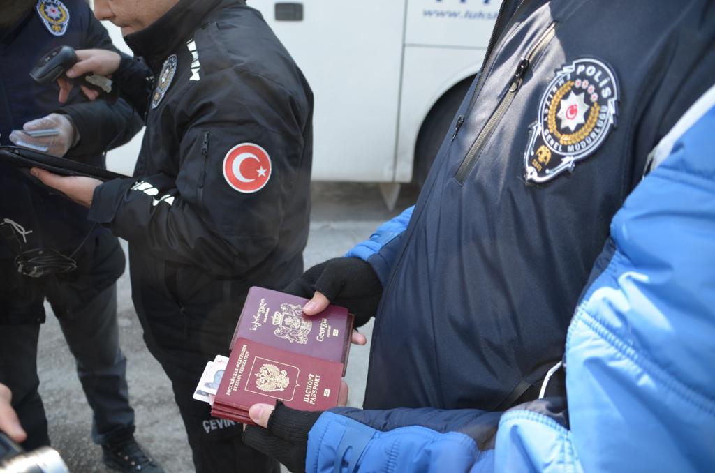 Huzur Operasyonunda 1261 Düzensiz Göçmen Yakalandı