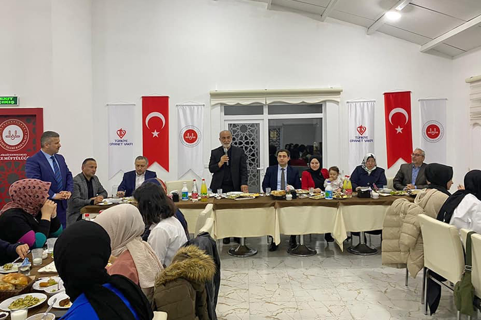 Müftü Topcan, Bilgi Yarışmasında Dereceye Giren Öğrencileri Ödüllendirildi       