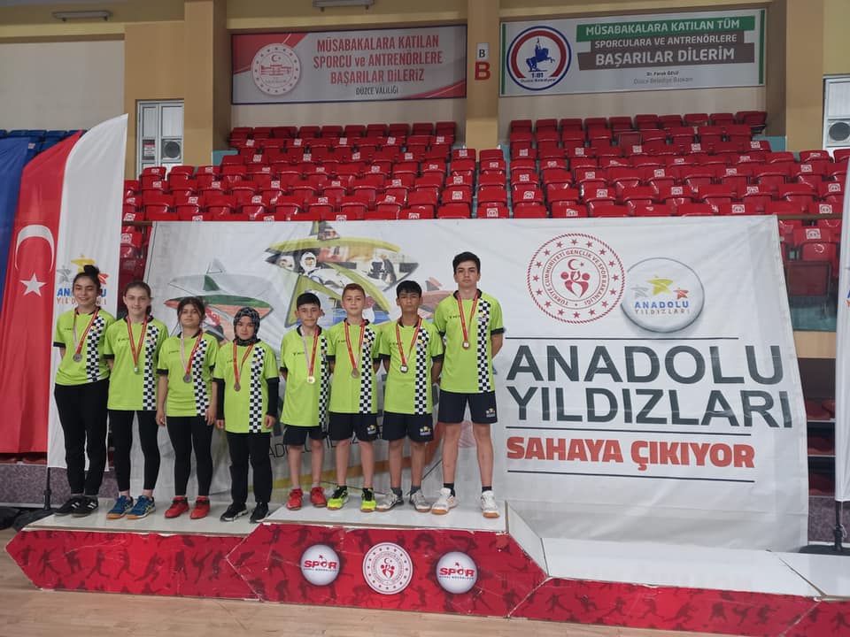Giresun Kız ve Erkek Badminton Takımı Yarıl Finalde