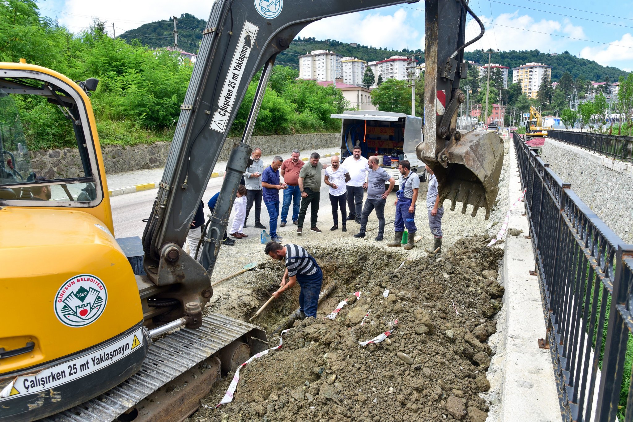 Aksu Mahallesi, Mehmet İzmen Caddesi’nde Sıcak Asfalt Harekâtı