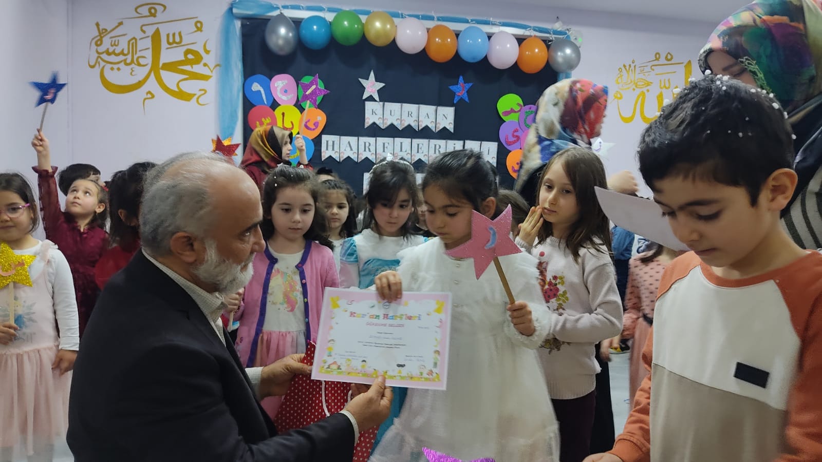 Minikler Kur’an’a geçmenin sevincini yaşadı