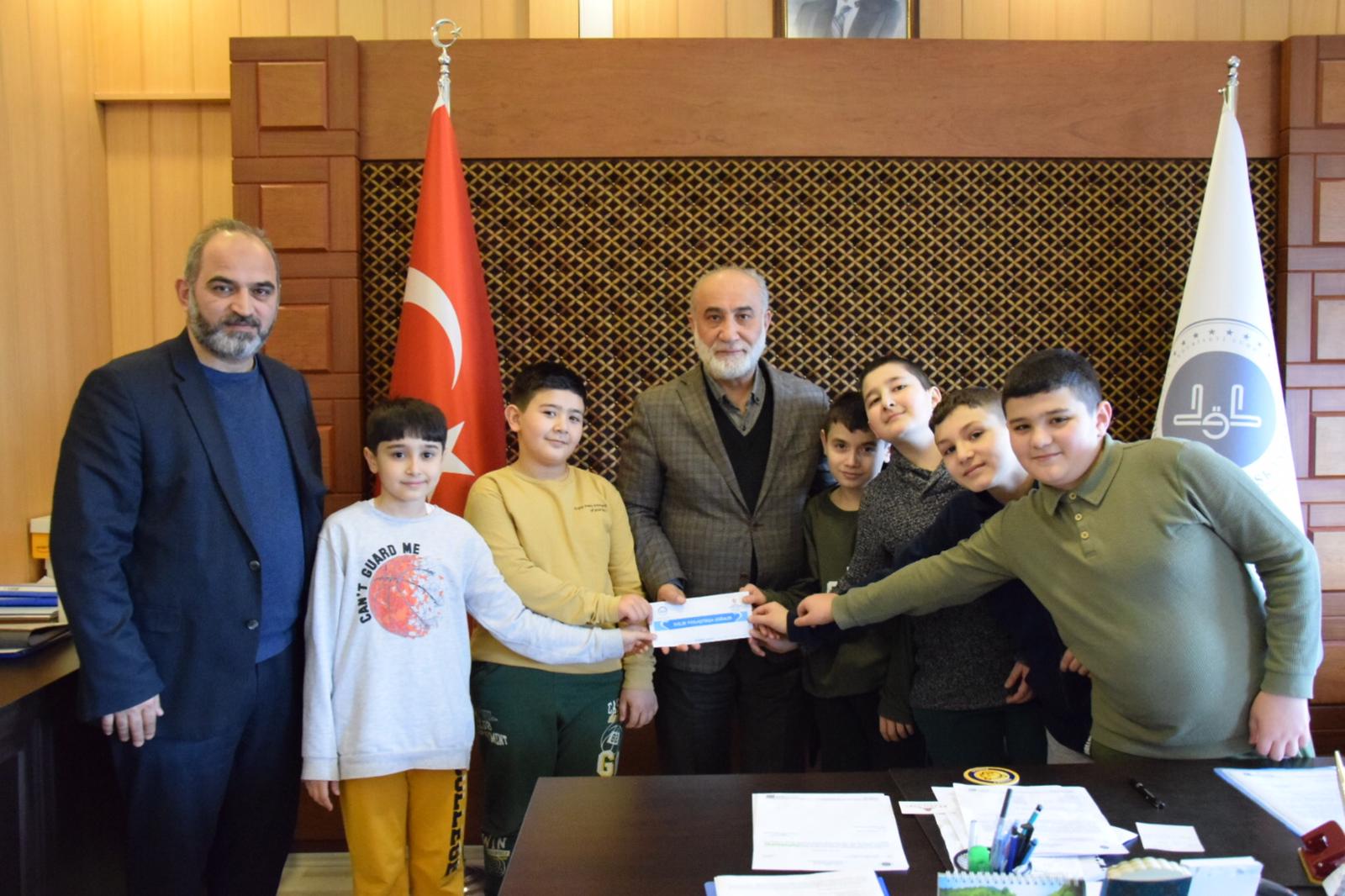 Depremzede Kardeşleri İçin Kumbaralarını Açtılar  
