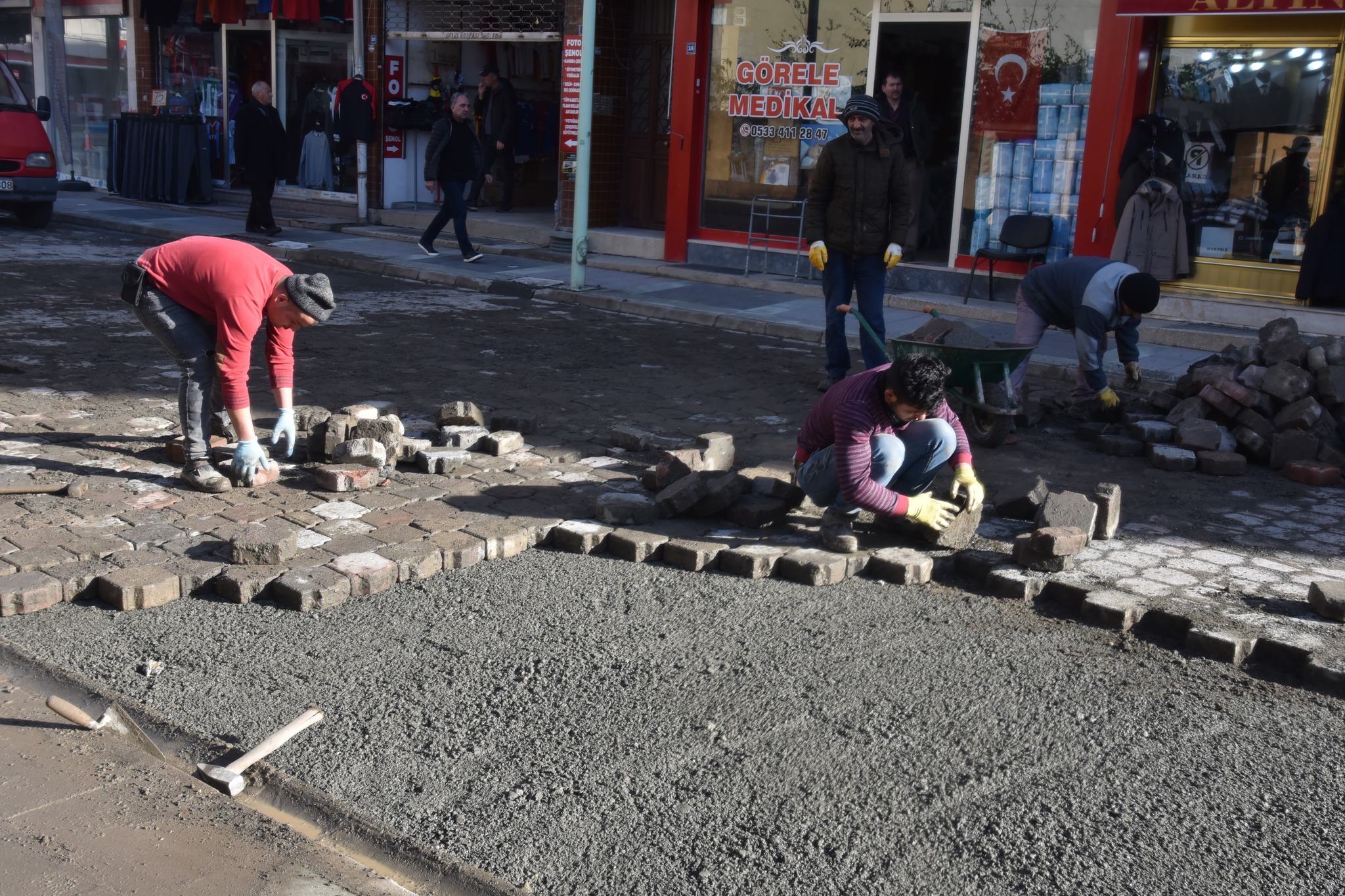Görele’de Yolları İyileştirme Çalışmaları Sürüyor