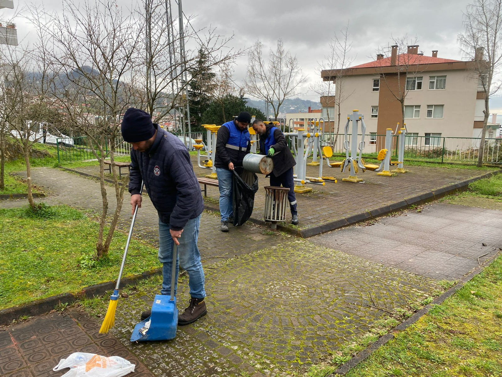 Park ve Bahçeler Müdürlüğü Bahar Temizliğine Hız Verdi