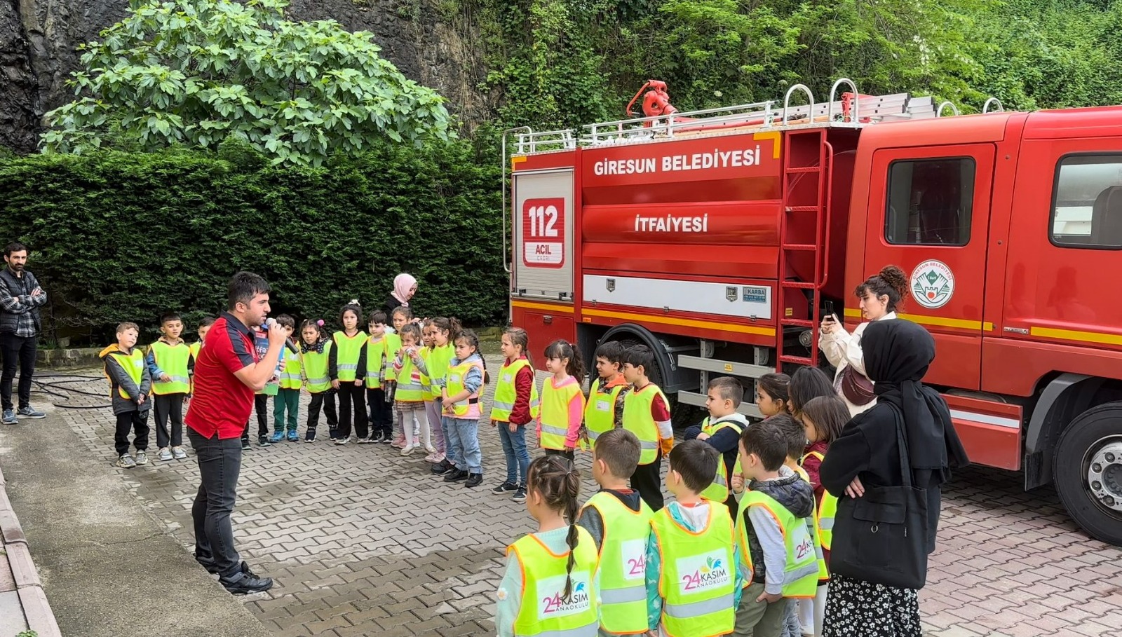Minik Öğrenciler Giresun İtfaiyesi’nde Yangın Bilinci Kazanıyor