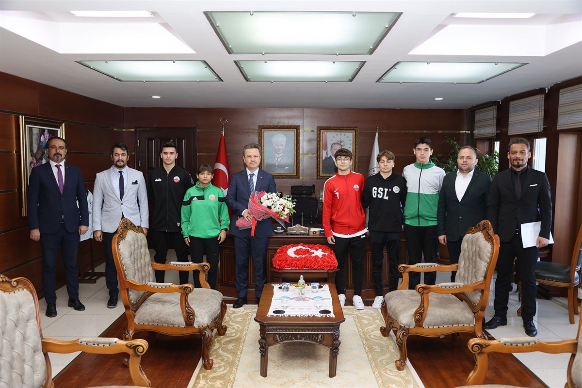 Vali Ünlü, Gençlik Haftası Kapsamında Sporcuları Kabul Etti