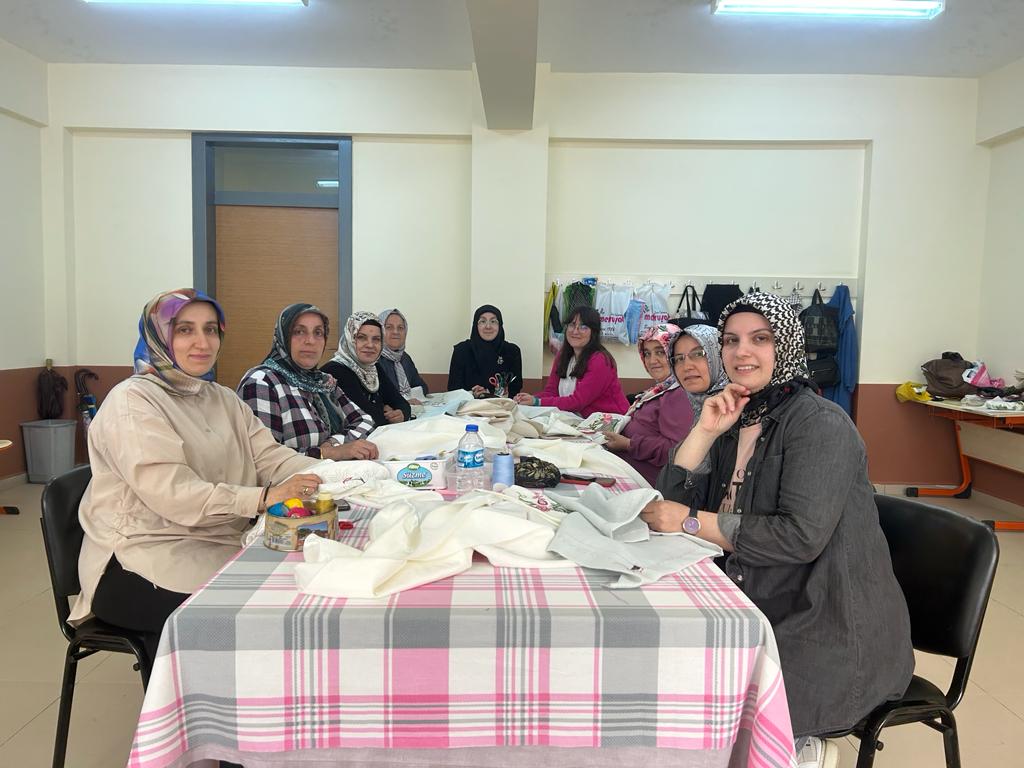 Ev Hanımları, Elde Suzeni Sanatını Ticarete Dönüştürüyor
