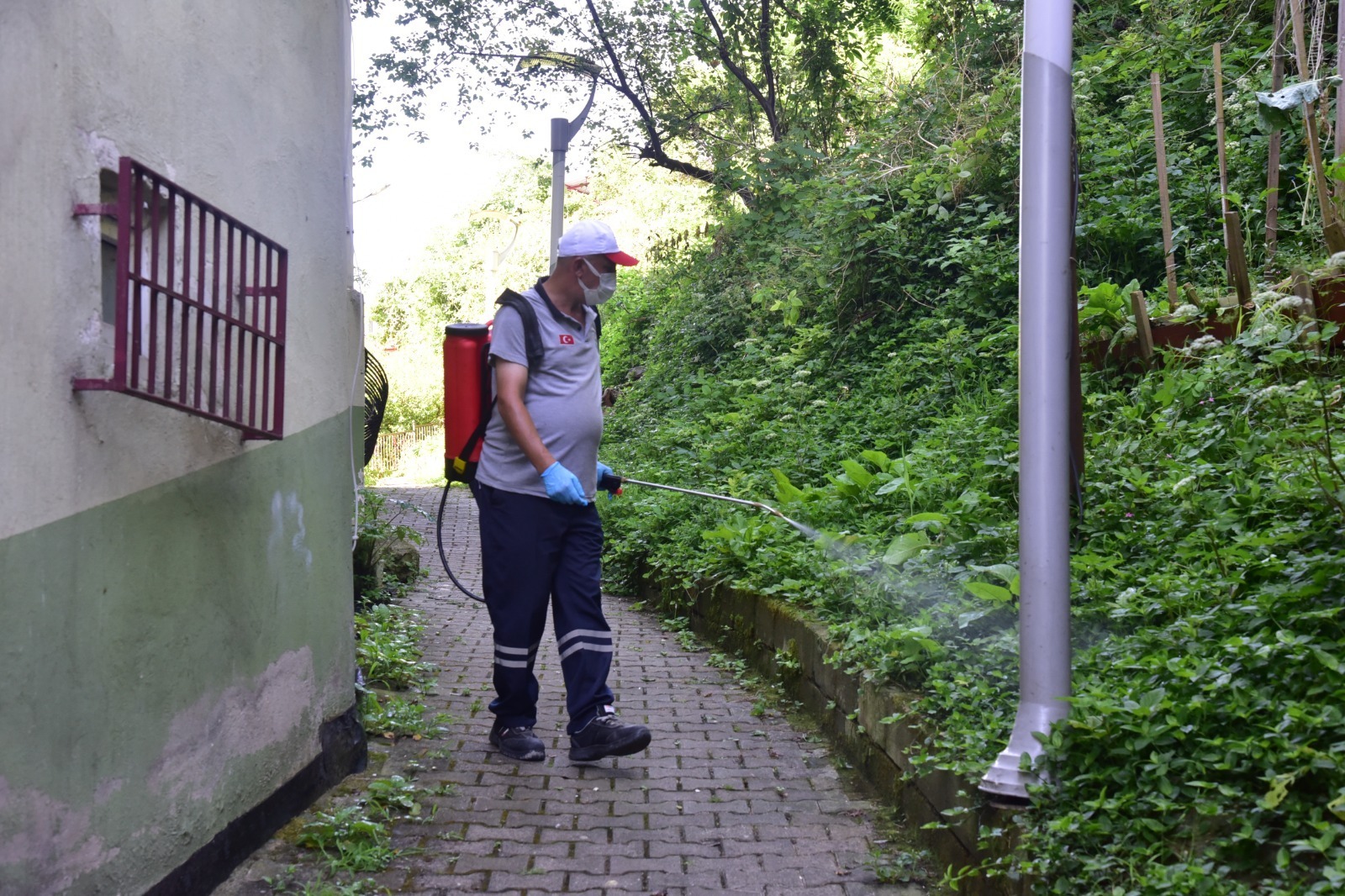 İlaçlama Ekipleri Sokak Sokak Çalışmalarına Devam Ediyor