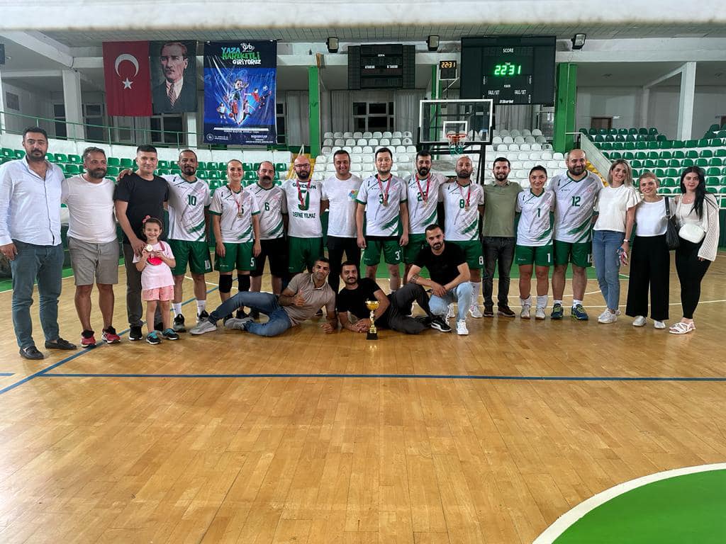Voleybol Turnuvasında Şampiyon Gençlikspor