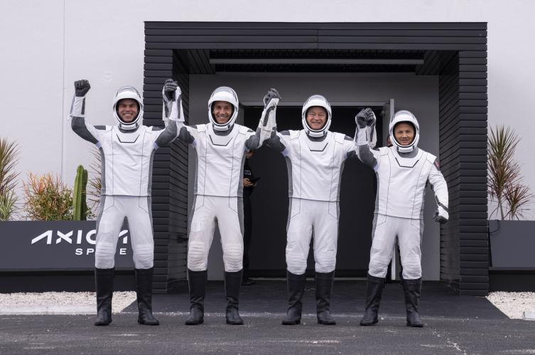 İSTİKBAL GÖKLERDEDİR.