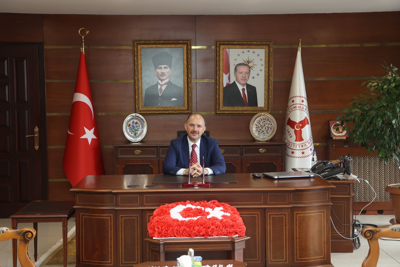 Vali  Mehmet Fatih Serdengeçti’nin Şehitler Haftası Paylaşımı