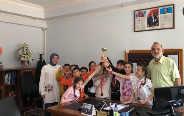 BULANCAK SABİHA RAŞİT İLKÖĞRETİM OKULU BİR KUPA DAHA KAZANDIRDI