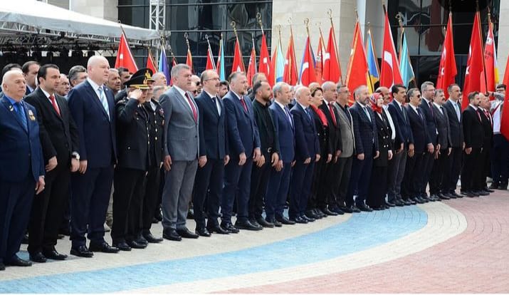 BULANCAK MEYDAN’DA ÇELENK SUNMA TÖRENİ YAPILDI
