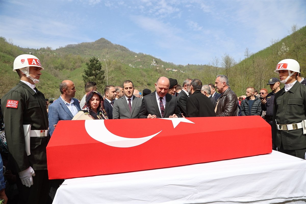 Piyade Er Samet Tahmaz, Memleketi Görele’de Toprağa Verildi