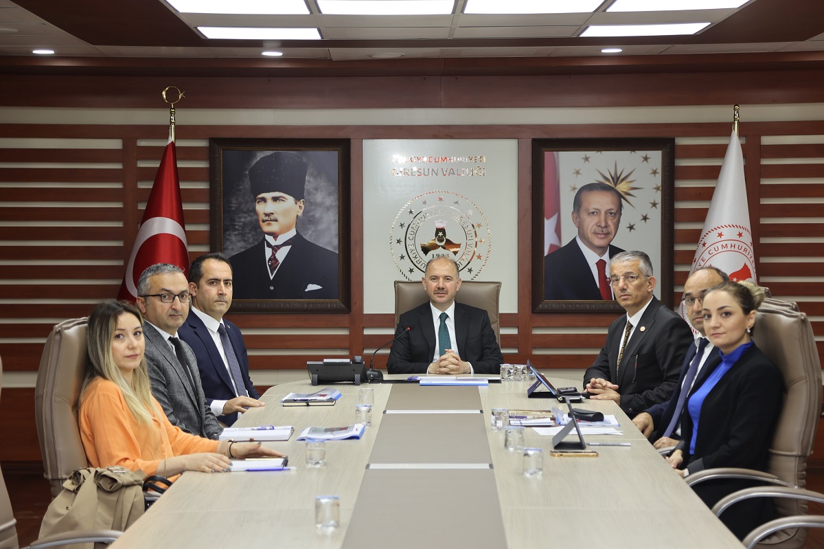 Vali Serdengeçti Başkanlığında, Giresun Aile ve Sosyal Hizmetler İl Müdürlüğü Değerlendirme Toplantısı Yapıldı