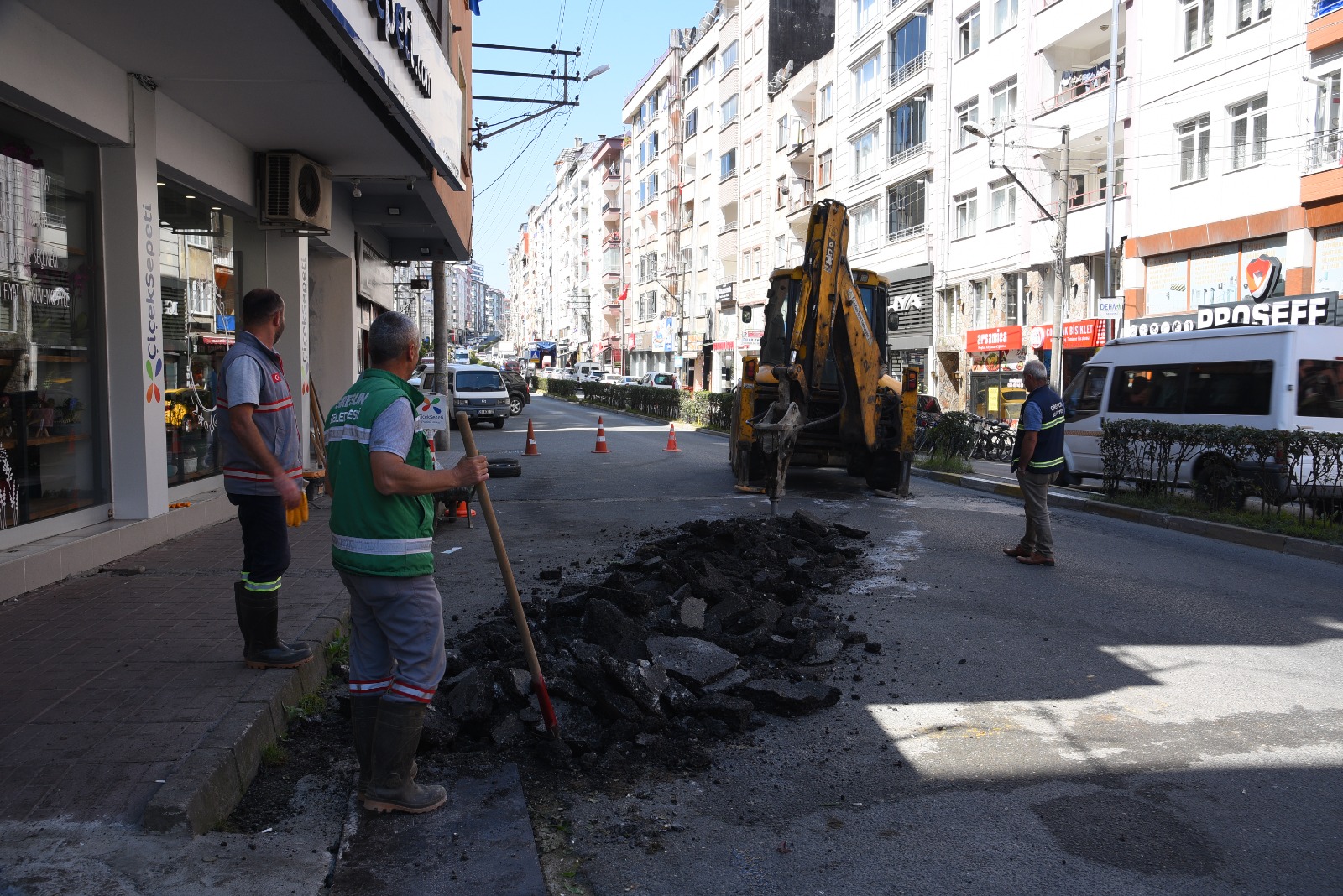 ALTYAPI VE ÜSTYAPI ÇALIŞMALARI ARALIKSIZ SÜRÜYOR
