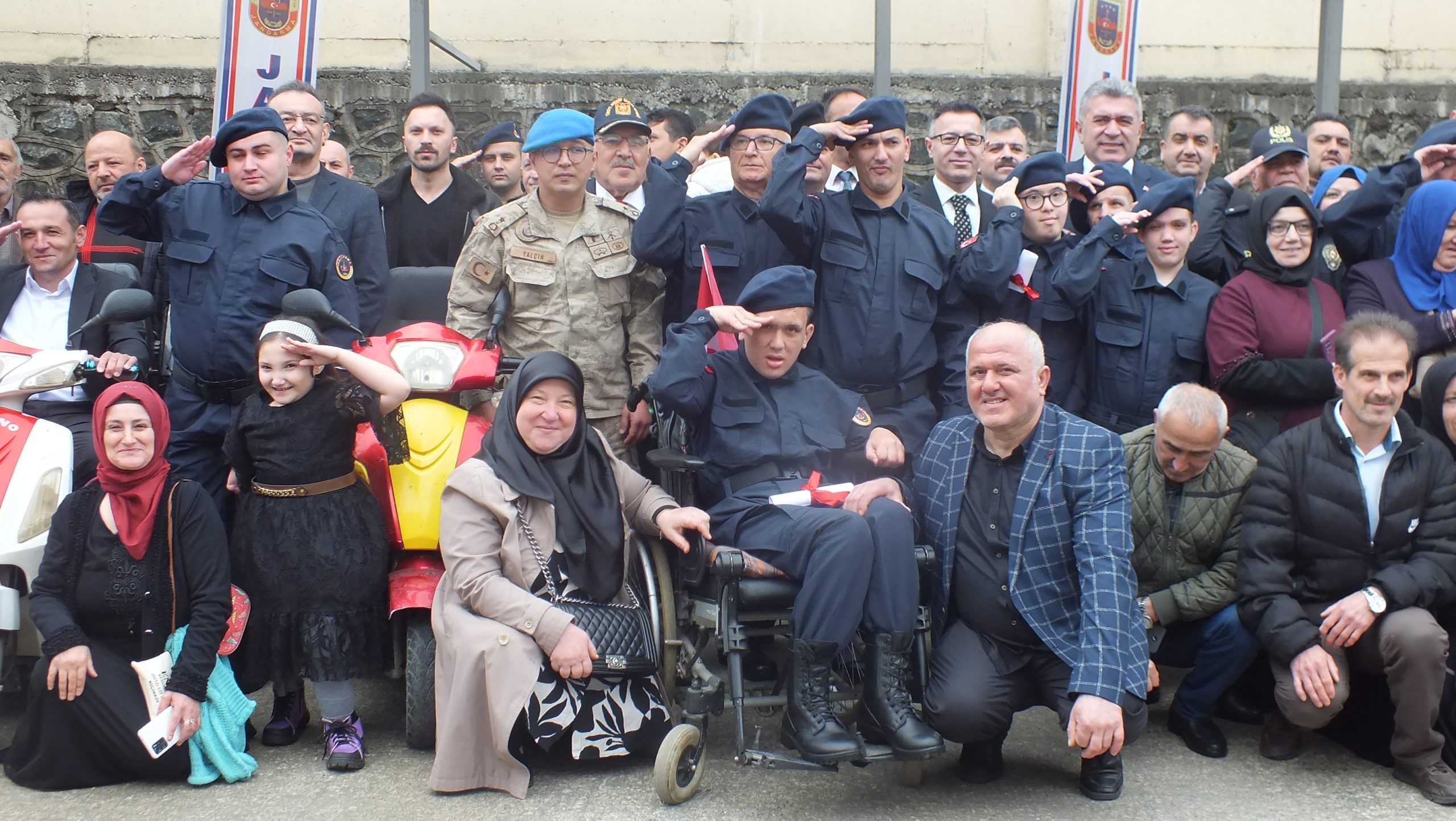 TEMSİLİ ASKERLİK TÖRENİNDE DUYGU DOLU ANLAR
