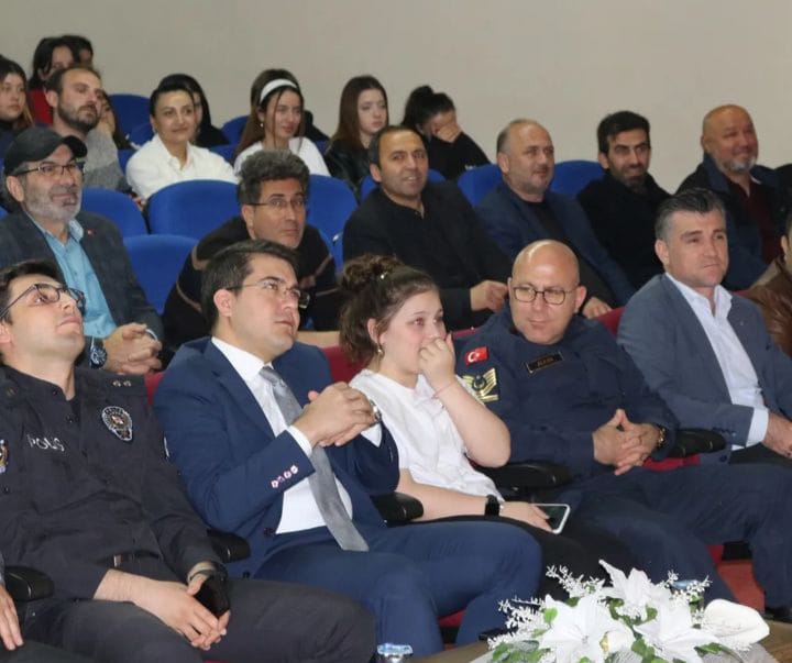 Piraziz’de, 1. Sınıf Emniyet Müdürü ve Sanatçı Ahmet SULA İle Muhteşem Program; “İnsana Yolculuk”