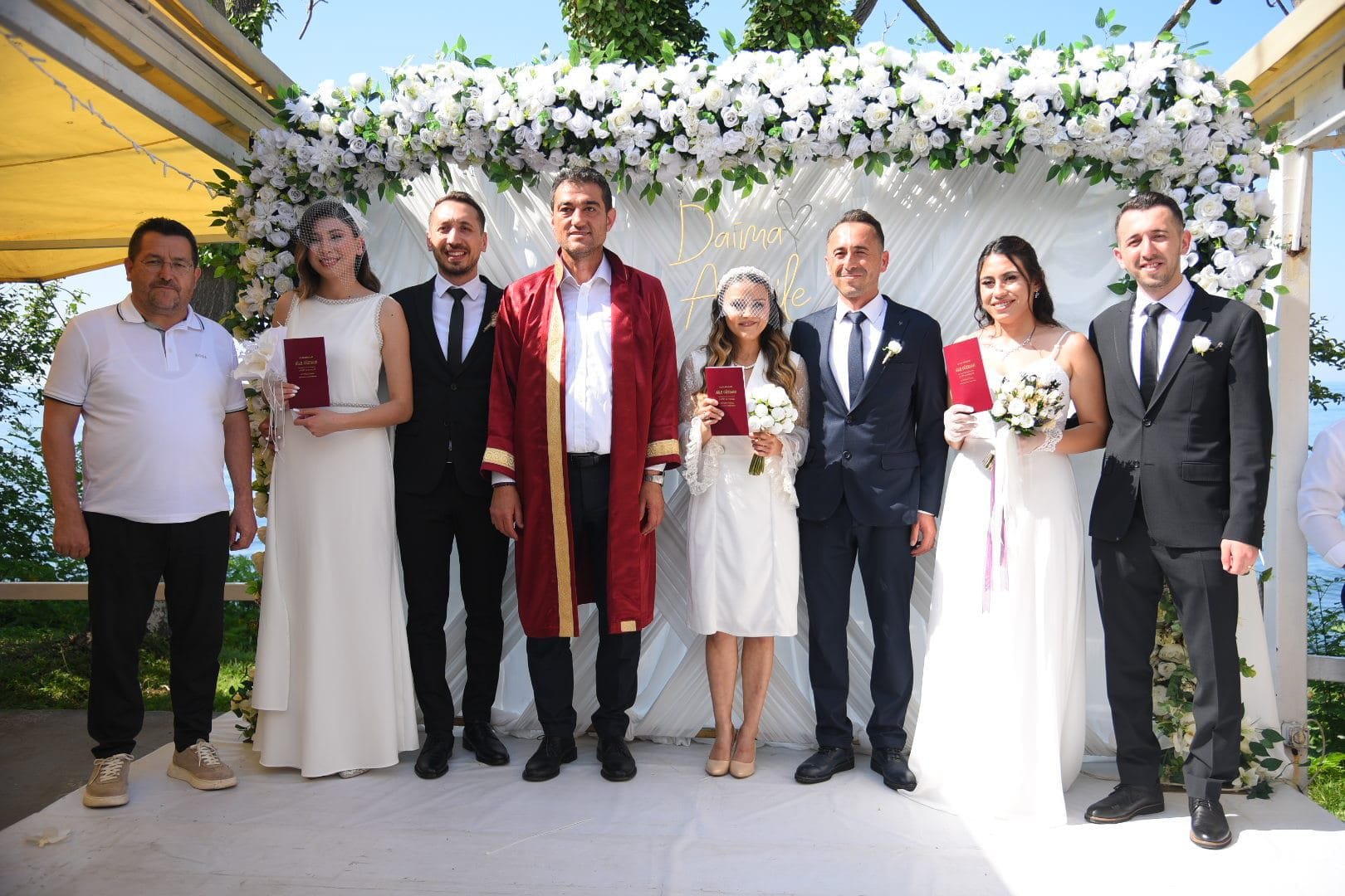 GİRESUN’DA 3 KARDEŞ AYNI GÜN EVLENEREK TARİHE GEÇTİLER