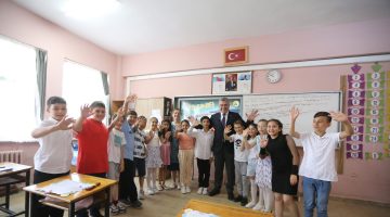 ” BAŞKAN NECMİ SIBIÇ, KARNE GÜNÜ ÖĞRENCİLERLE BİR ARAYA GELEREK KEYİFLİ ANLAR PAYLAŞTI”