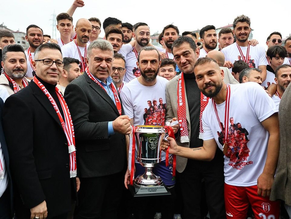 “ŞAMPİYONLUK SÖZÜ TUTULDU: BULANCAKSPOR KUPAYI EVİNE GETİRDİ!”