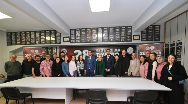 11 TİYATRO EKİBİ TİYATROYA DOYURACAK