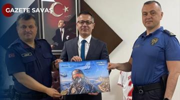 SOLOTÜRK’ten KAYMAKAM KOÇ’a ANLAMLI HEDİYE