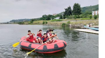 Pirazizli Öğrenciler Doğayla Buluştu: Kürekler Bu Kez Marina İçin Çekildi!