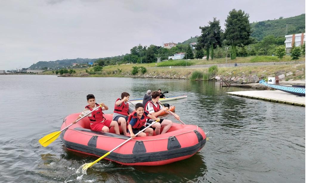 Pirazizli Öğrenciler Doğayla Buluştu: Kürekler Bu Kez Marina İçin Çekildi!