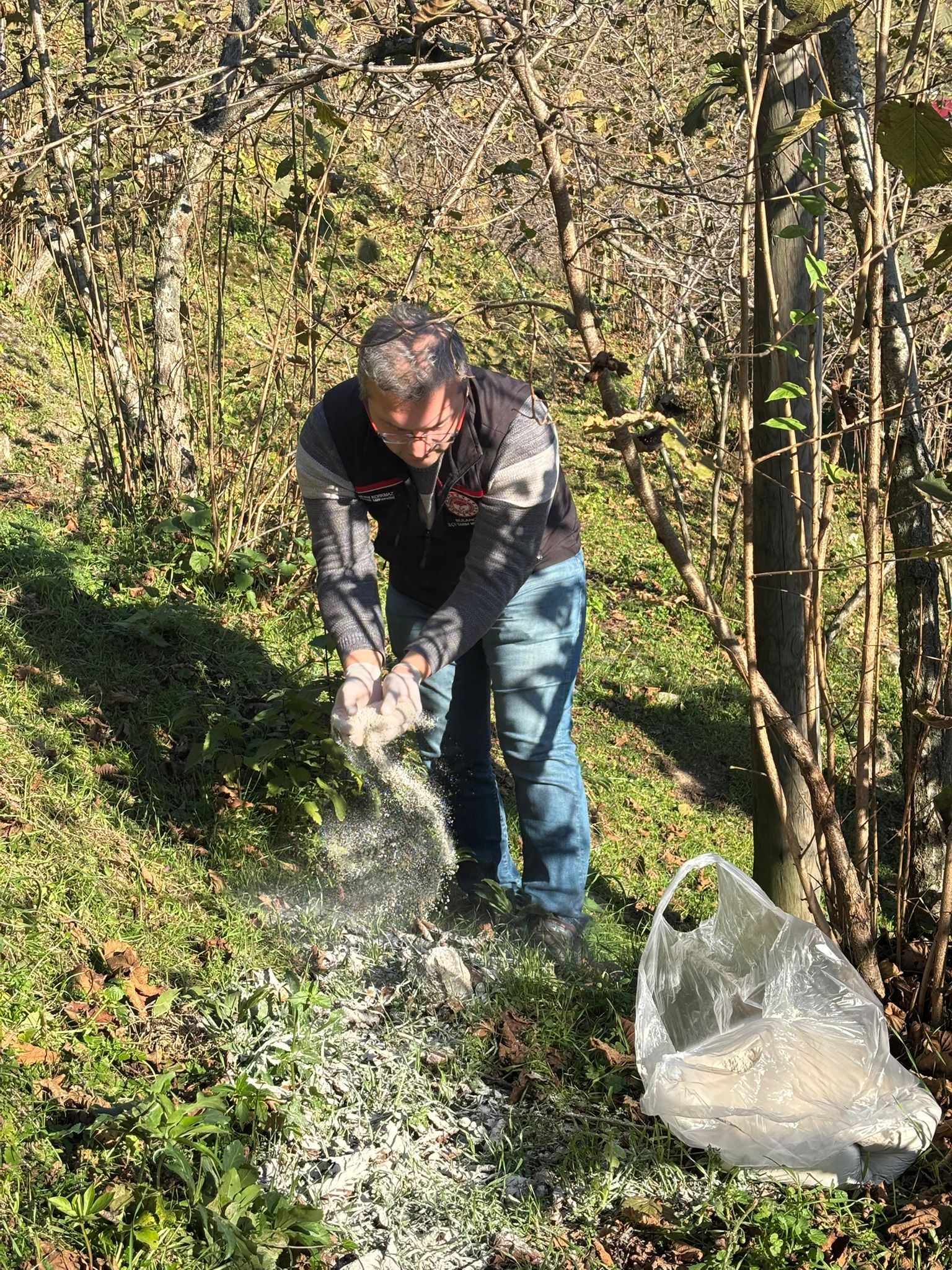 BULANCAK’TA ÇİFTÇİLERE KİREÇLEME VE GÜBRELEME UYGULAMASI GÖSTERİLDİ
