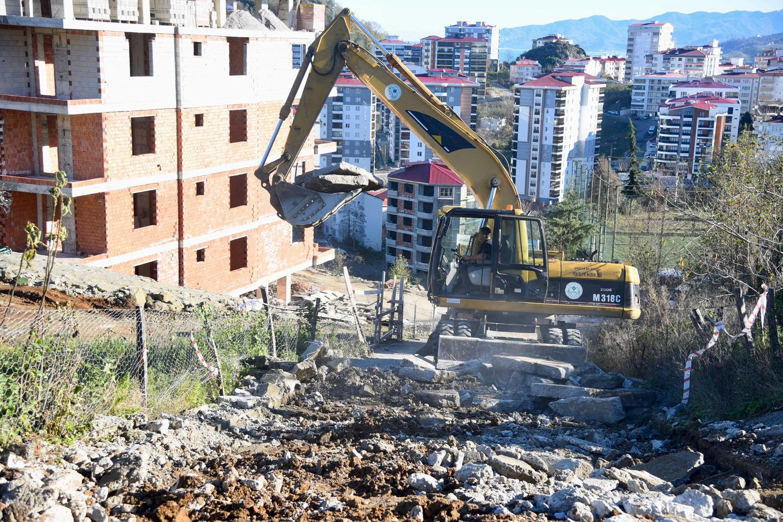 GİRESUN BELEDİYESİ ÜSTYAPI ÇALIŞMALARINI SÜRDÜRÜYOR