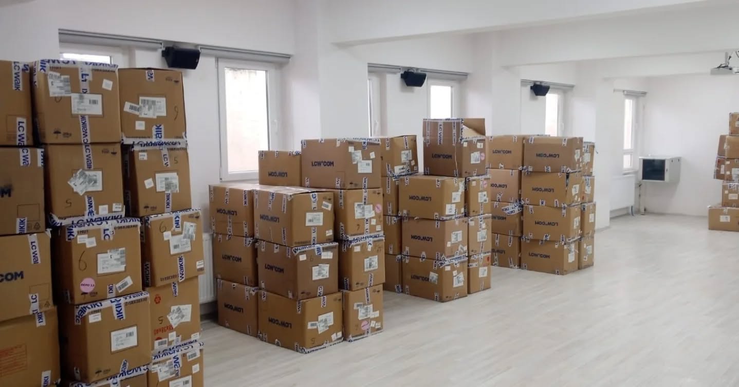 KIŞ DESTEĞİ PİRAZİZ’E ULAŞTI: LC WAIKIKI’DEN 850 ÖĞRENCİYE KIYAFET YARDIMI