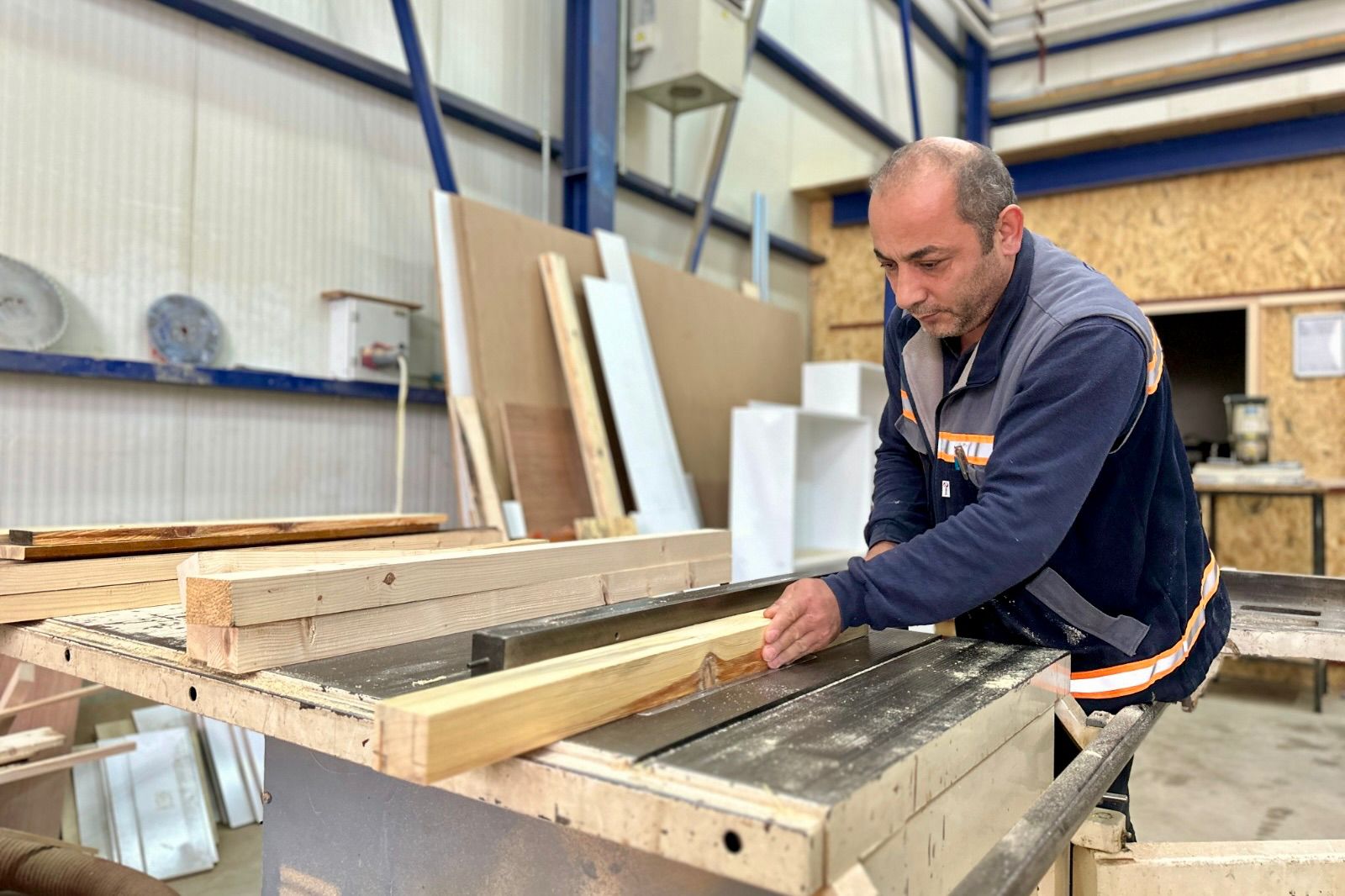 MAKİNE İKMAL MÜDÜRLÜĞÜ BELEDİYE BÜTÇESİNE KATKI SAĞLIYOR  ARAÇ ARIZALARINA ANINDA MÜDAHALE EDİLİYOR, İHTİYAÇ DUYULAN ÜRETİMLER YAPILIYOR