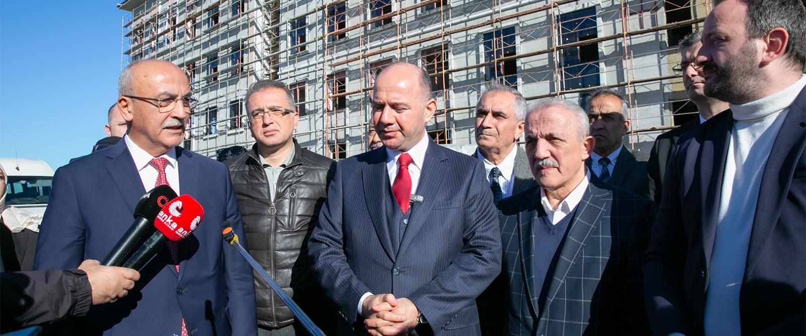 VALİ SERDENGEÇTİ VE REKTÖR CAN MORFOLOJİ BİNASI İNŞAATINI İNCELEDİ