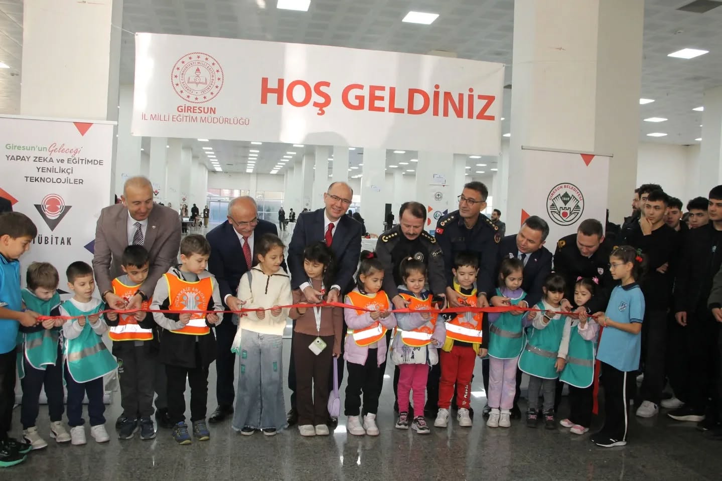 GİRESUN’UN GELECEĞİ YAPAY ZEKÂ VE EĞİTİMDE YENİLİKÇİ TEKNOLOJİLER BİLİM ŞENLİĞİ BAŞLADI