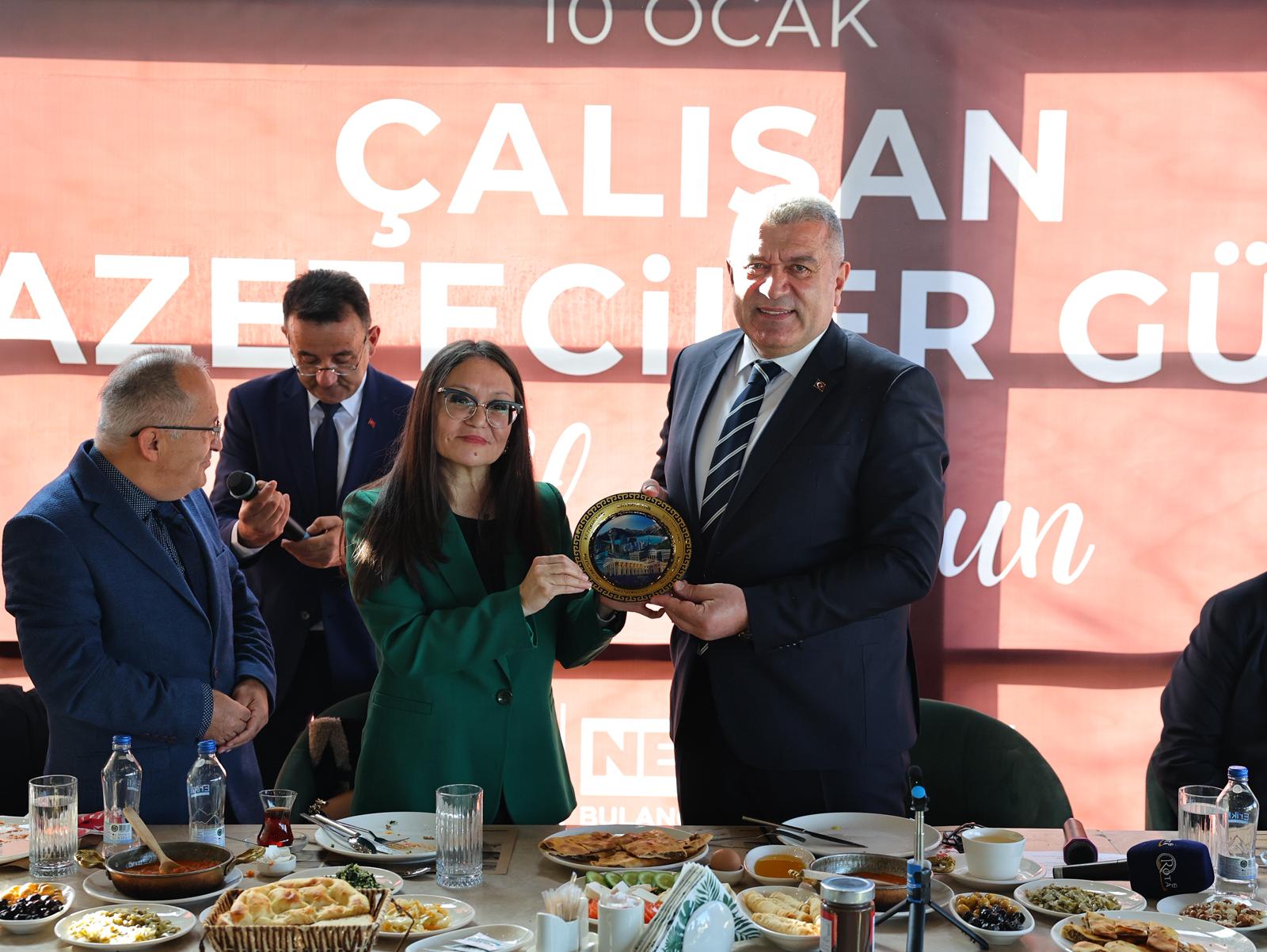 BAŞKAN SIBIÇ, 10 OCAK’TA GAZETECİLERLE BİR ARAYA GELDİ