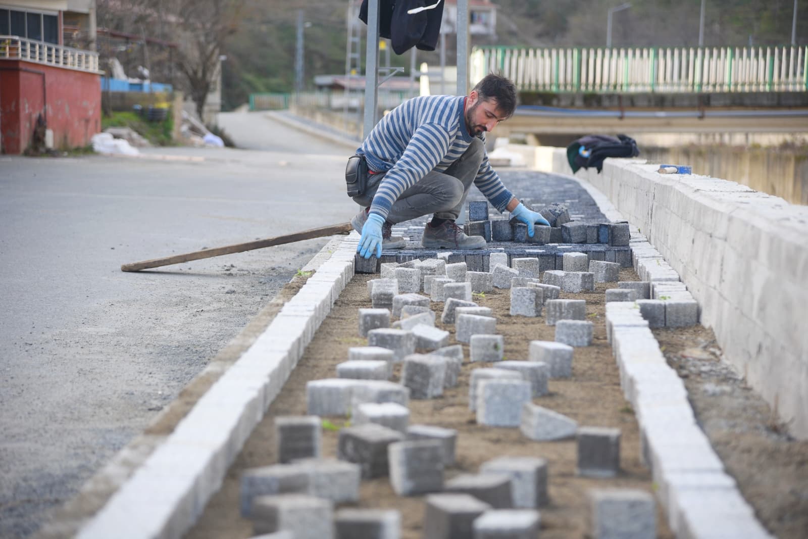 GİRESUN’DA ÖĞRENCİLER İÇİN GÜVENLİ YAYA YOLLARI OLUŞTURULUYOR