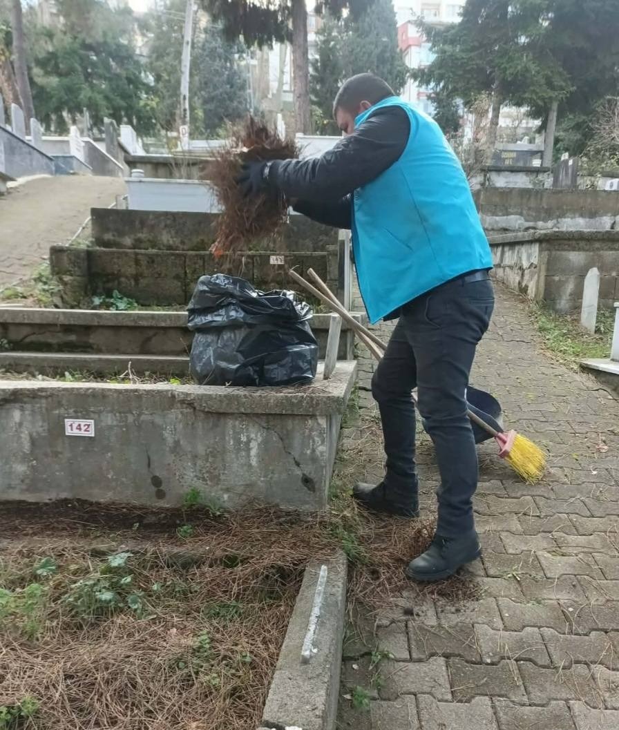 GİRESUN BELEDİYESİ ACILI GÜNLERDE VATANDAŞLARIN YANINDA