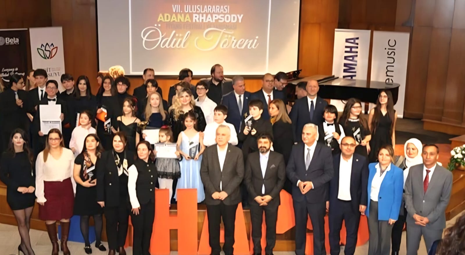 Giresunlu öğrenci Civan Mert’ ten büyük başarı PİYANO YARIŞMASINDA BİRİNCİ OLDU