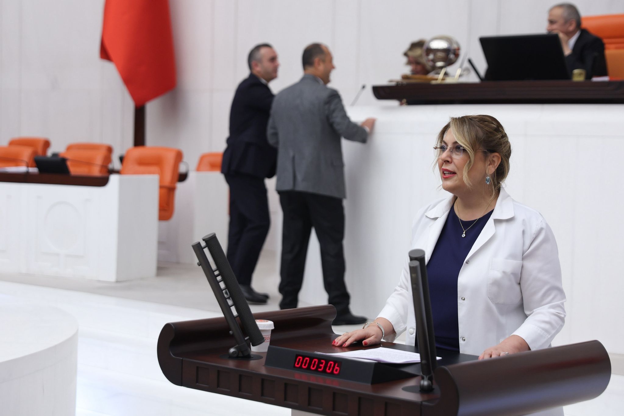 Milletvekili IŞIK GEZMİŞ “İlaç Yokluğu İhbar Hattıyla Değil, İlaca Erişim Politika Değişikliğiyle Çözülür” dedi   ECZACI CHP MİLLETVEKİLİ ELVAN IŞIK GEZMİŞ’TEN “İLAÇ YOK HATTI”NA SERT TEPKİ