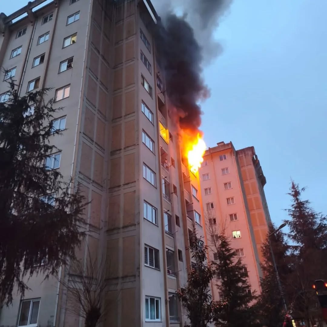 BATLAMA TOKİ’DE KORKUTAN YANGIN: EKİPLER ZAMANINDA MÜDAHALE ETTİ