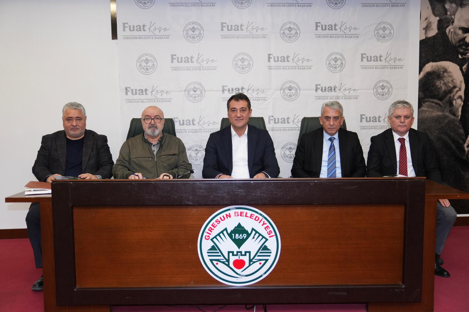 BAŞKAN KÖSE MUHTARLAR İLE BİR ARAYA GELDİ MUHTARLAR: “BELEDİYENİN HİZMETLERİ HER GEÇEN GÜN ARTIYOR”