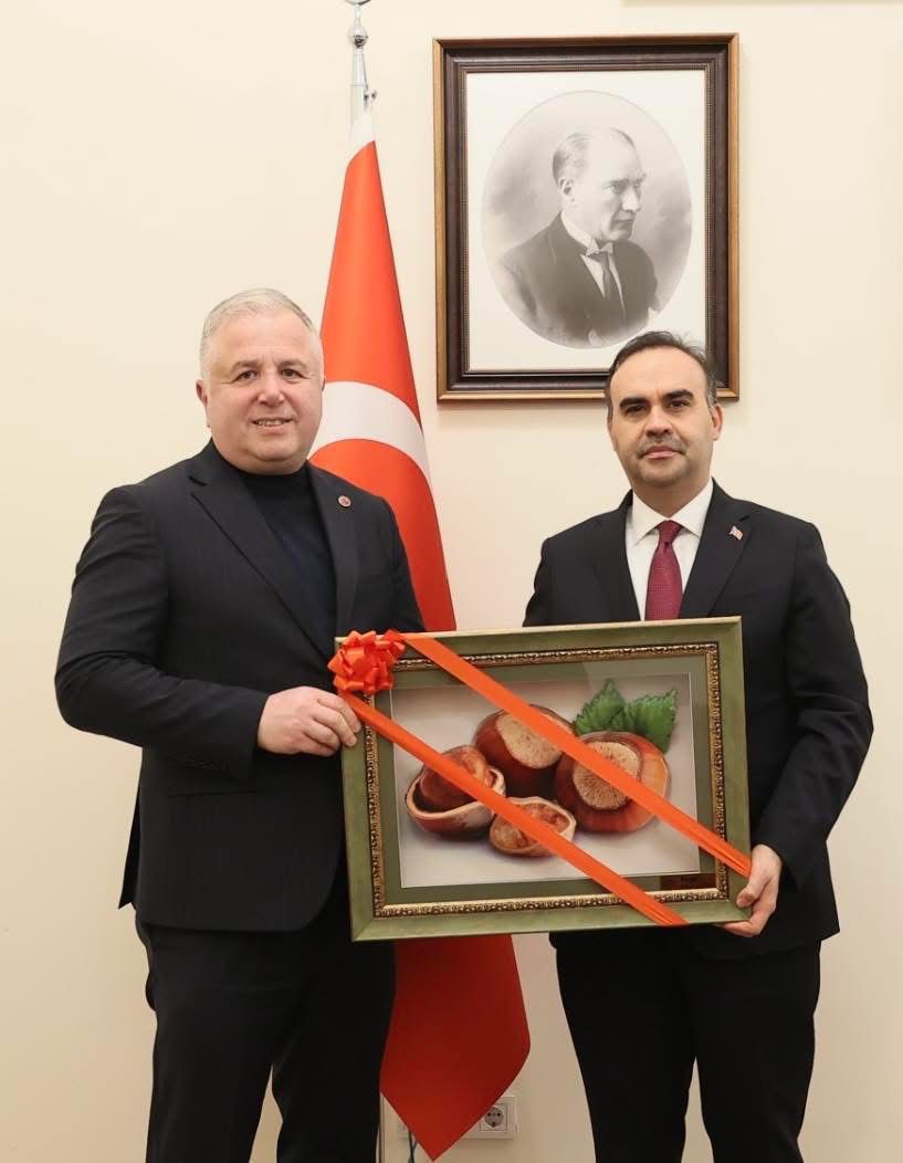 BELEDİYE BAŞKAN VEKİLİ ALPTUĞ KAAN KARA BAKAN KACIR’I ZİYARET ETTİ BAKANLIKTA GİRESUN RÜZGARI ESTİ