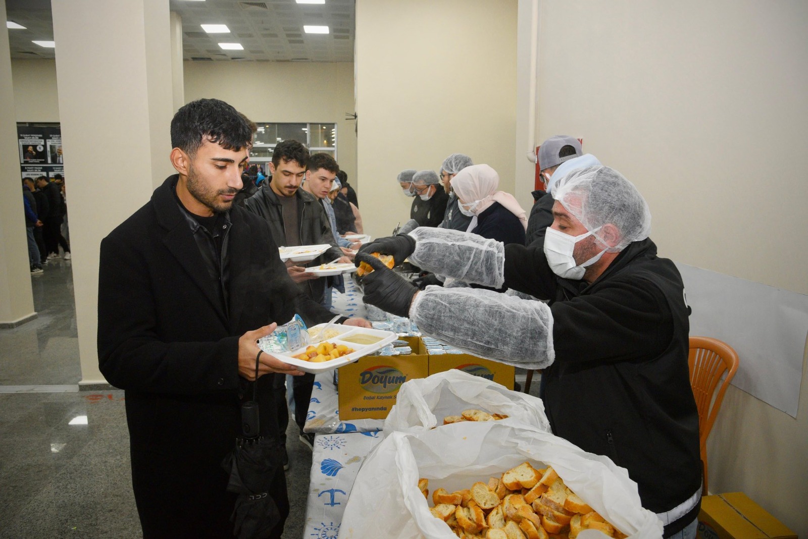 GİRESUN BELEDİYESİ’NİN İFTAR SOFRASINDA BİRLİK VE BERABERLİK ATMOSFERİ YAŞANDI