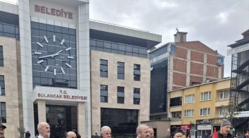 SAADET PARTİSİ’NDEN 6 ŞUBAT DEPREMLERİ’NİN 3. YILINDA “DEPREM DÜDÜĞÜ” EYLEMİ   ***“ŞEHİRLERİMİZ RANTA, İNSANLARIMIZ İHMALE KURBAN EDİLDİ” ***“SESİMİZ DUYAN VAR MI!” ***“ADALET ENKAZ ALTINDA!” ***“RANTI DEĞİL, İNSANI ÖNCELEYİN!”